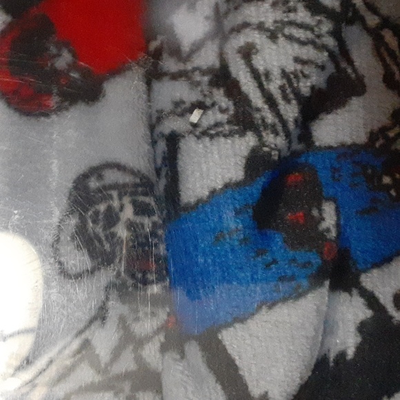 Seven Apparel kids Boys Skateboarding Skeletons Robe NIB - Picture 3 of 3